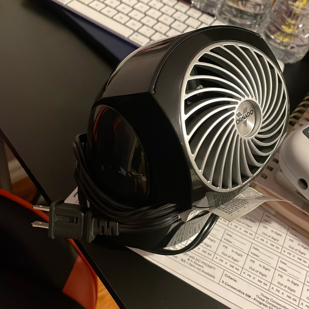 Desk fan